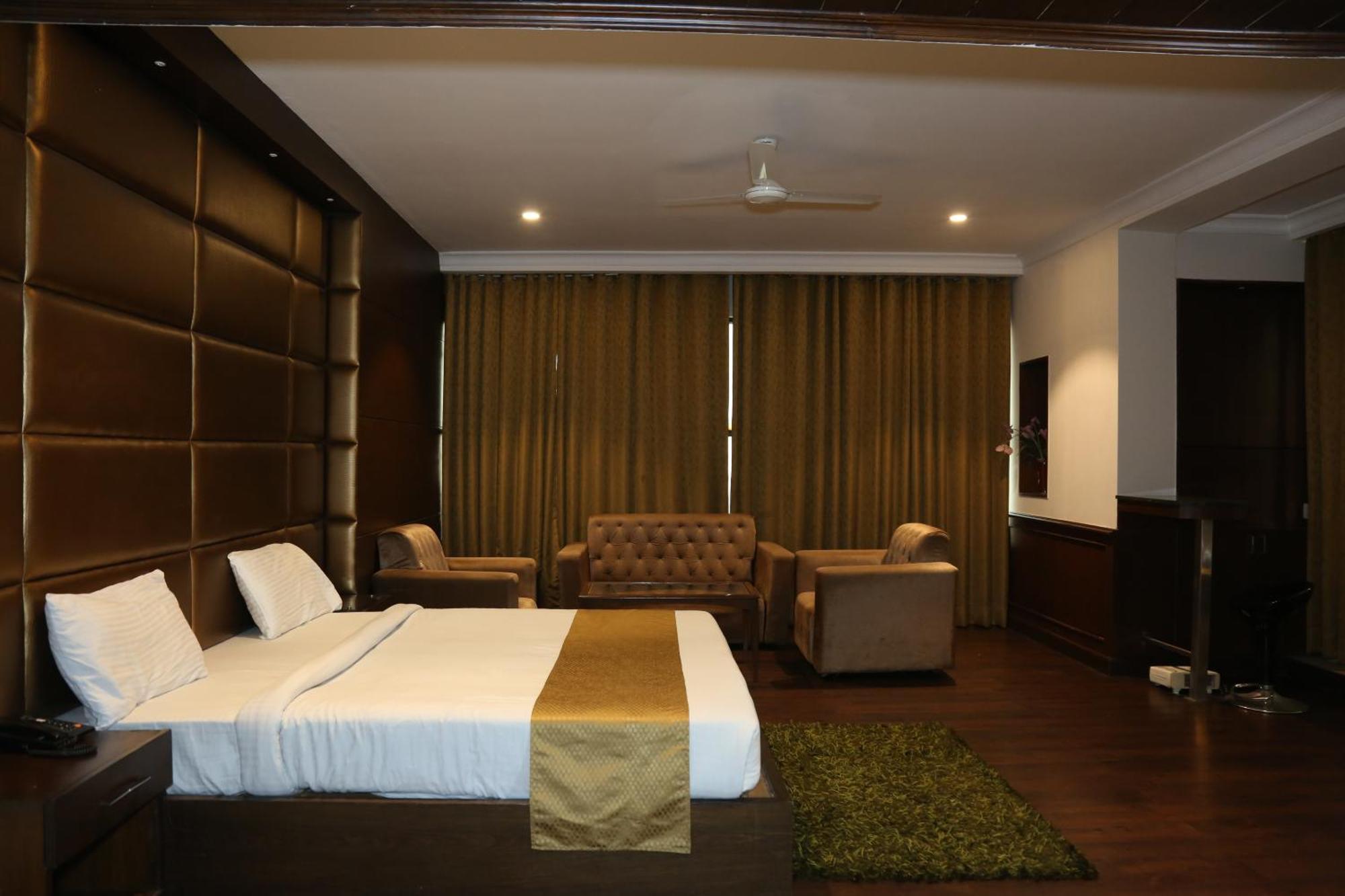 Hotel Imperial Executive Ludhiana Exterior photo