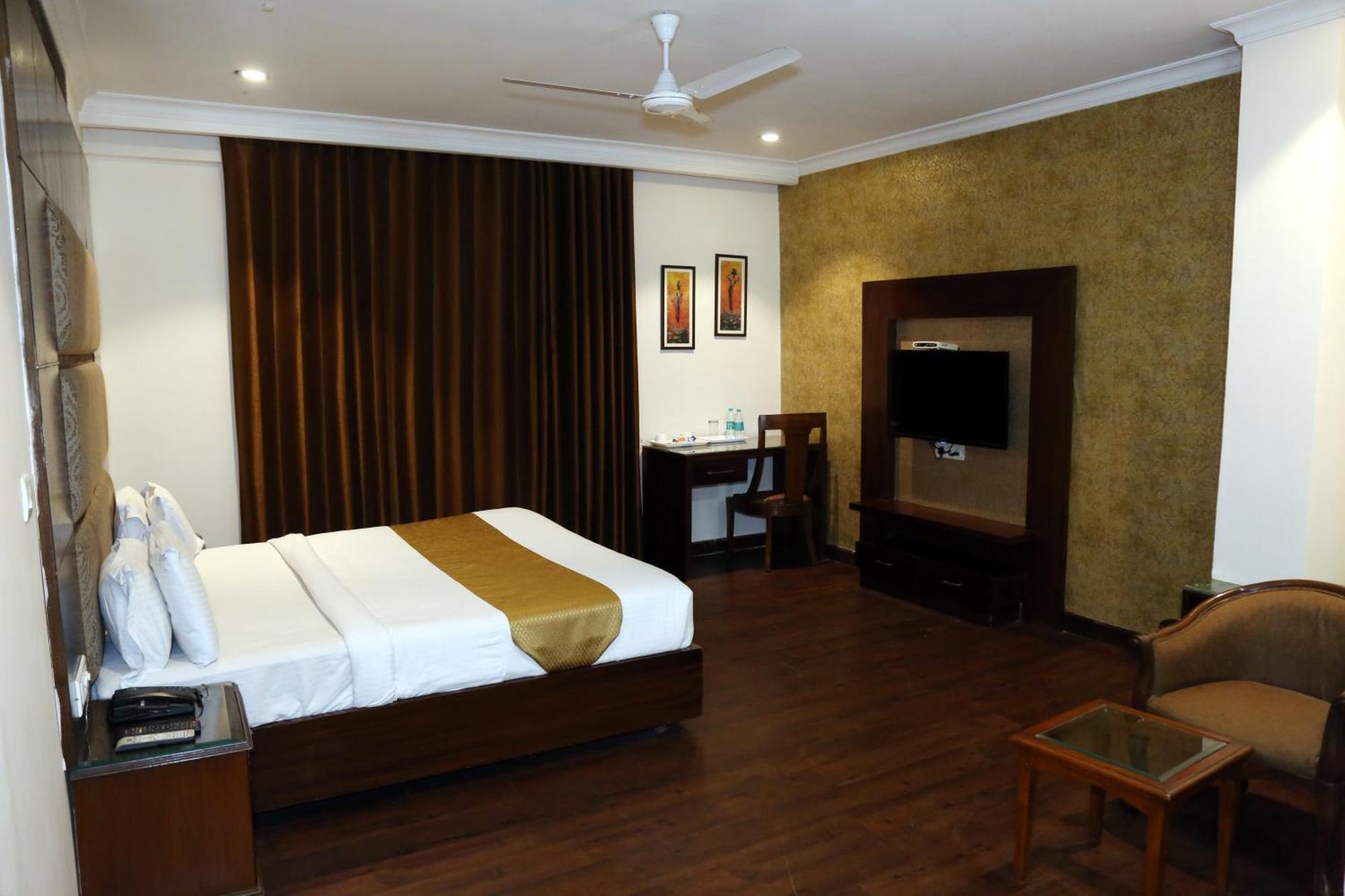 Hotel Imperial Executive Ludhiana Exterior photo