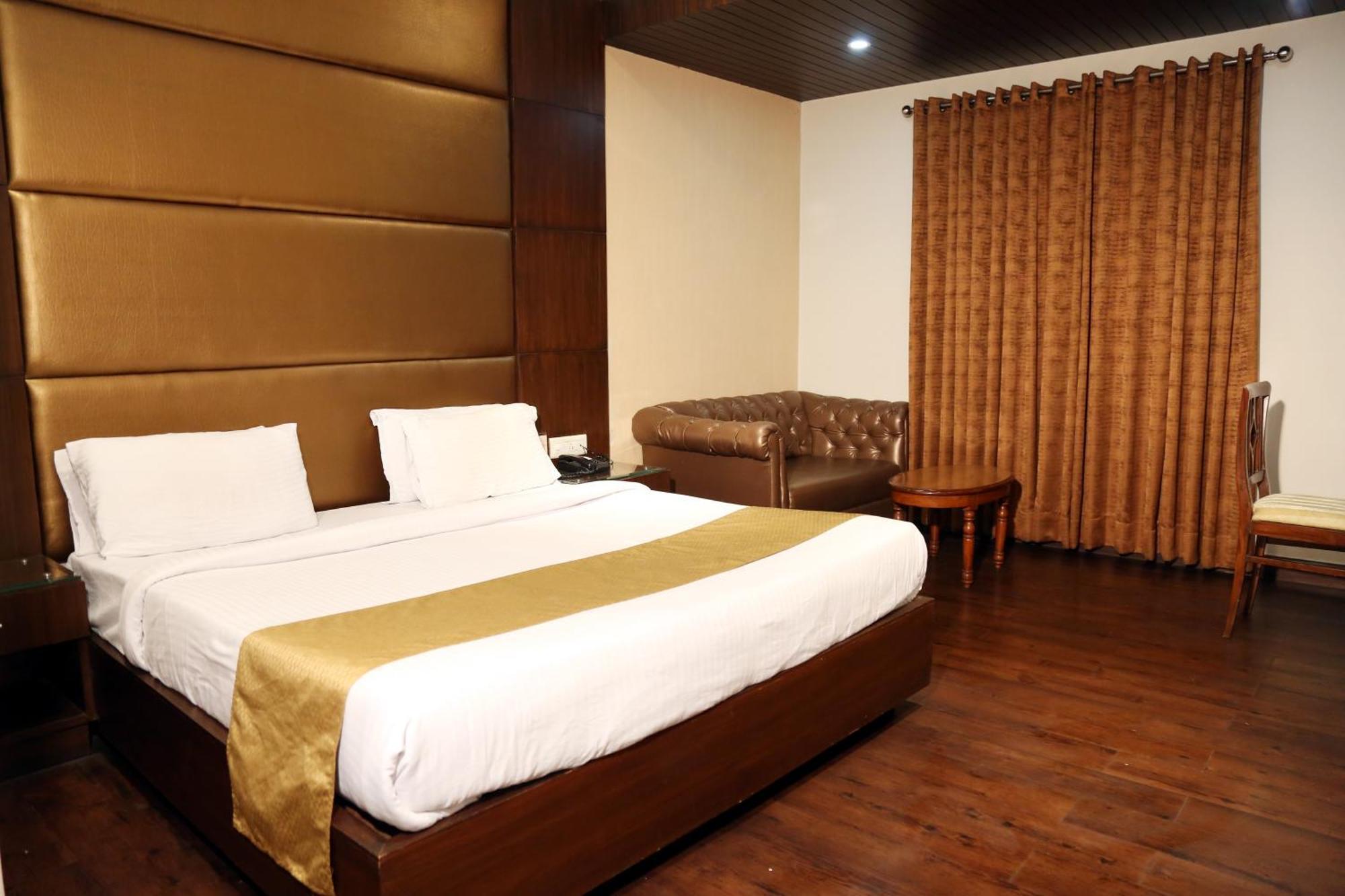 Hotel Imperial Executive Ludhiana Exterior photo